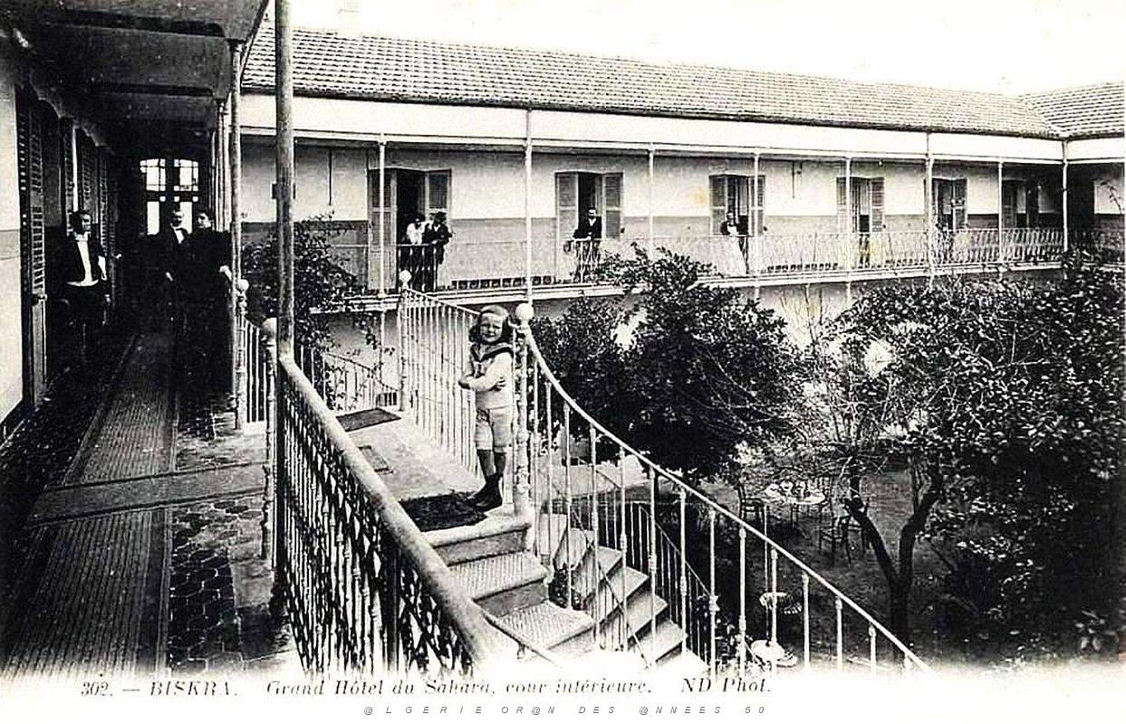 Biskra - Grand Hotel du  Sahara - Cour.jpg